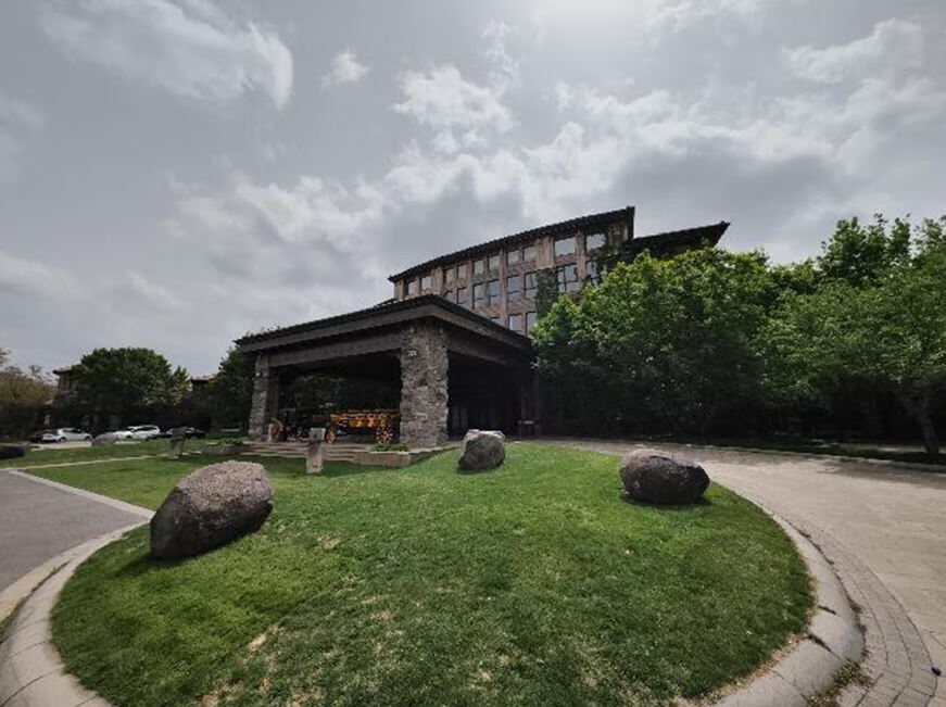 罗汉石村 西侧商业、住宅使用权及1号酒店、1号和A至F栋别墅