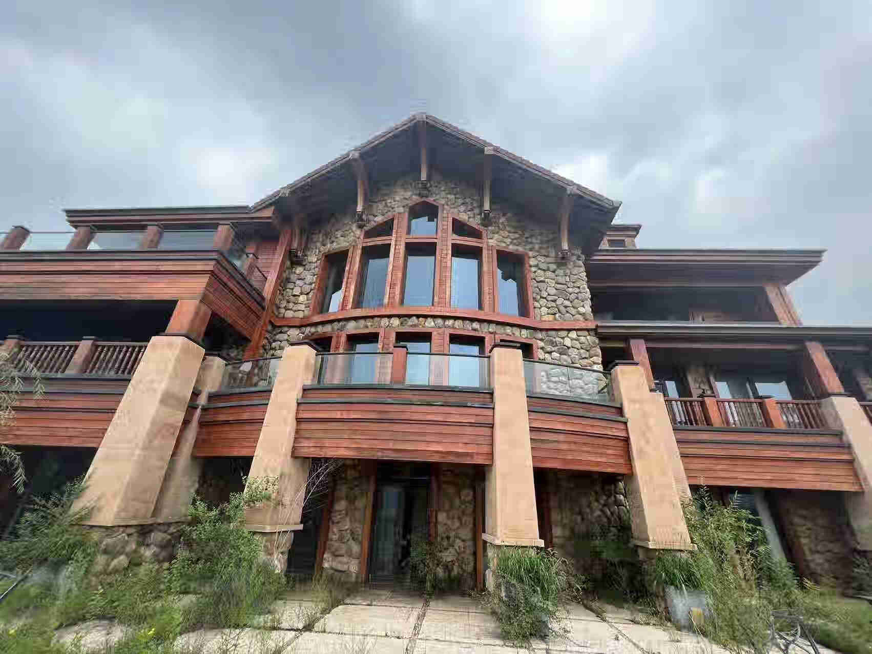 罗汉石村 西侧商业、住宅使用权及1号酒店、1号和A至F栋别墅